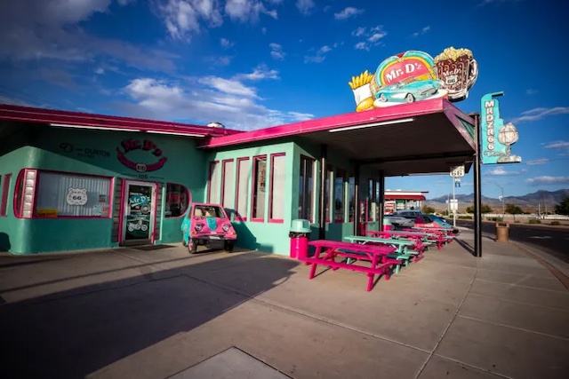 alt=“How to Renew Your Vows in Kingman | Mr. D’z Route 66 Diner exterior with vintage décor in Kingman, AZ.”